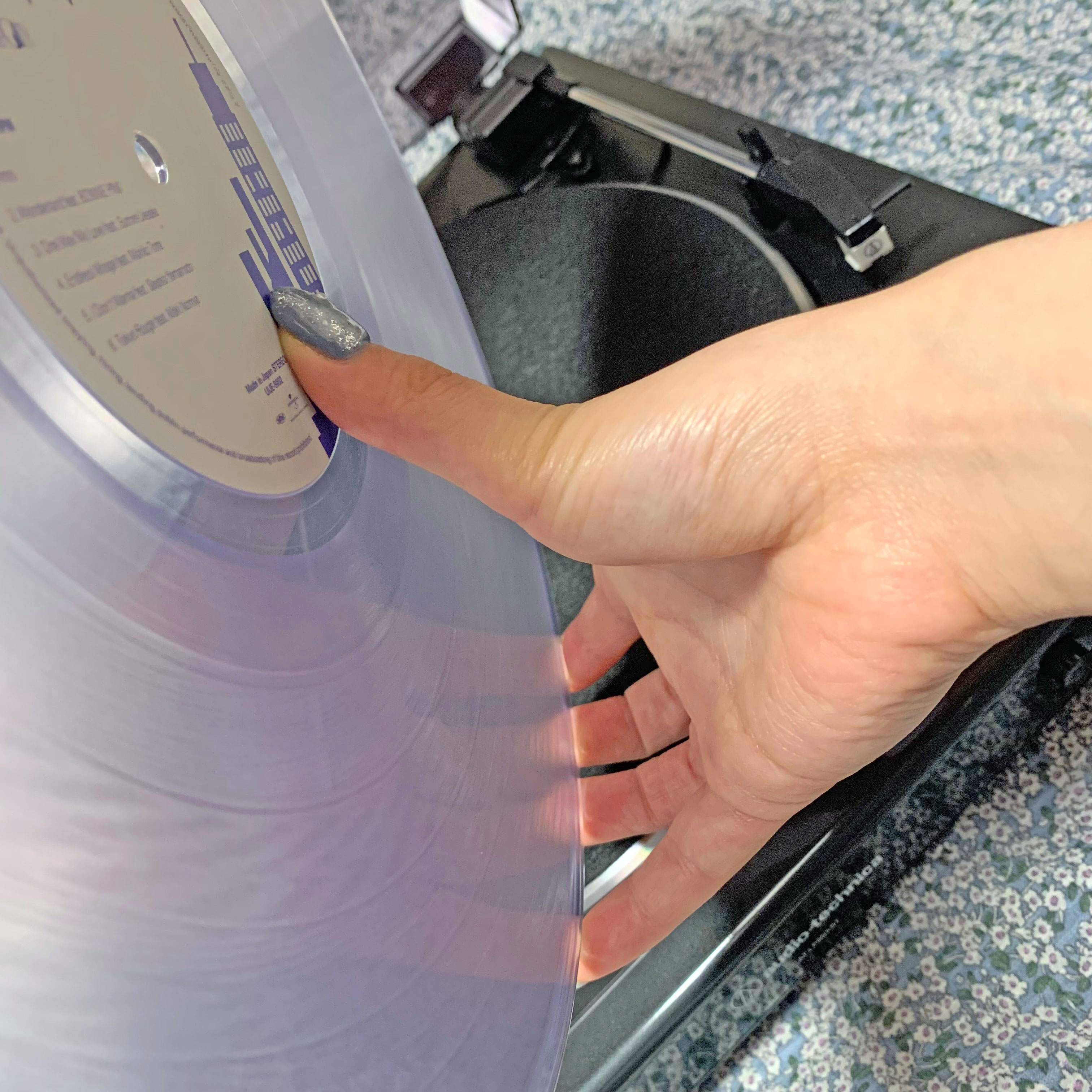 手順3:レコード盤を持つ